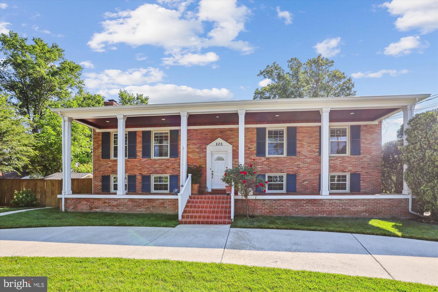 101 OAKMONT CT NE, VIENNA, Virginia 22180, 6 Bedrooms Bedrooms, ,4 BathroomsBathrooms,Residential,For sale,101 OAKMONT CT NE,VAFX2238710 MLS # VAFX2238710