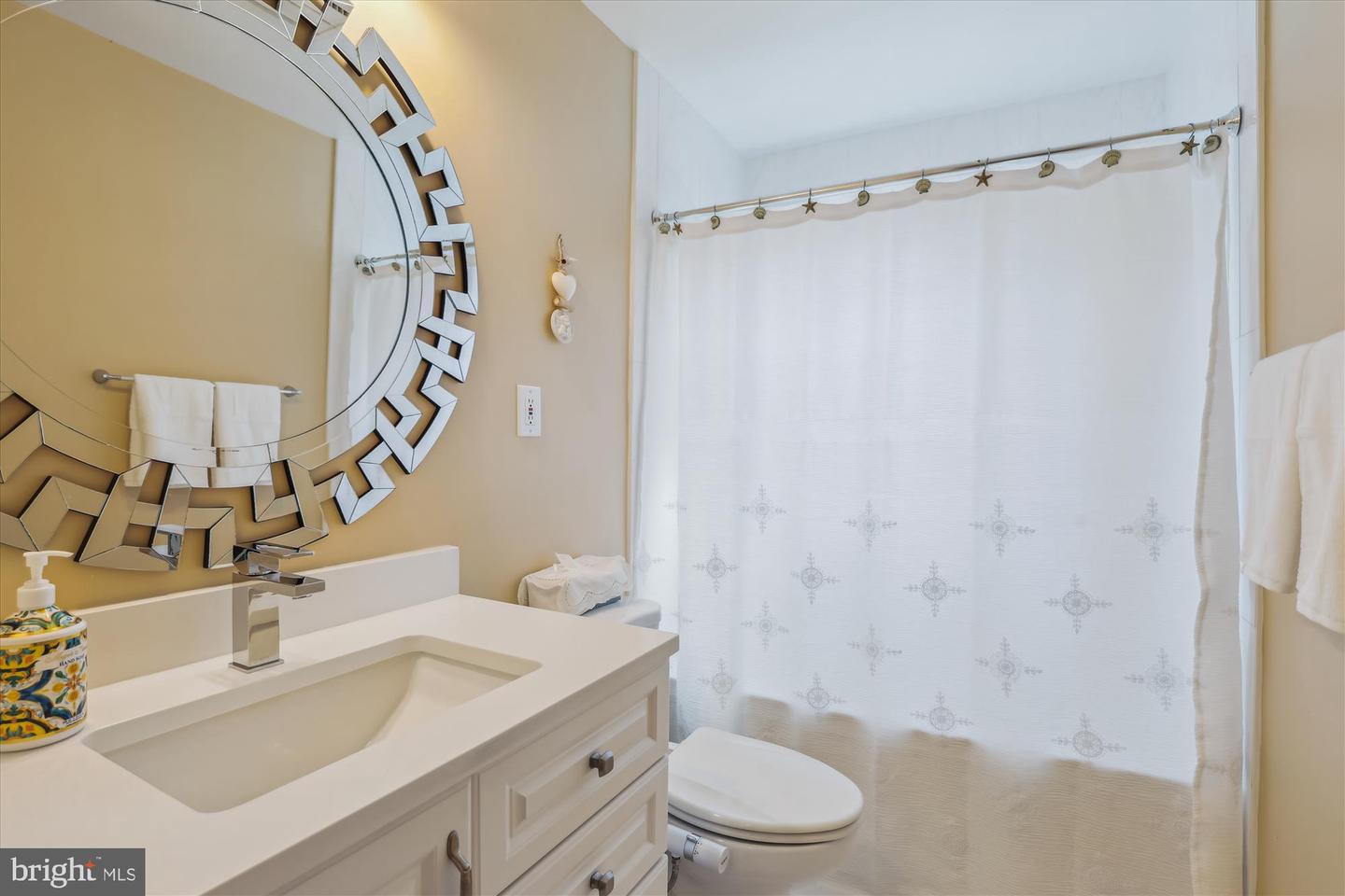 101 OAKMONT CT NE, VIENNA, Virginia 22180, 6 Bedrooms Bedrooms, ,4 BathroomsBathrooms,Residential,For sale,101 OAKMONT CT NE,VAFX2238710 MLS # VAFX2238710