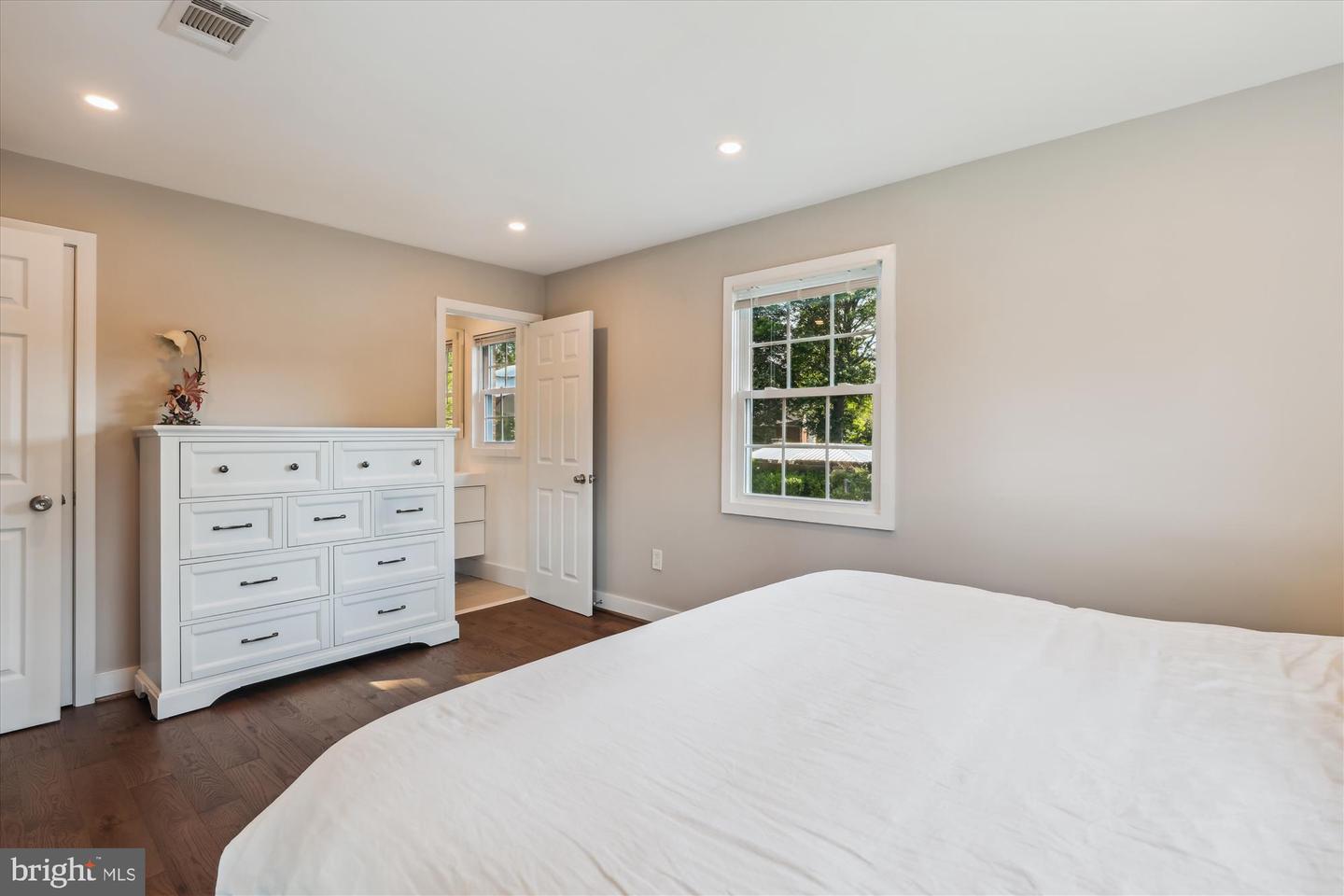 101 OAKMONT CT NE, VIENNA, Virginia 22180, 6 Bedrooms Bedrooms, ,4 BathroomsBathrooms,Residential,For sale,101 OAKMONT CT NE,VAFX2238710 MLS # VAFX2238710