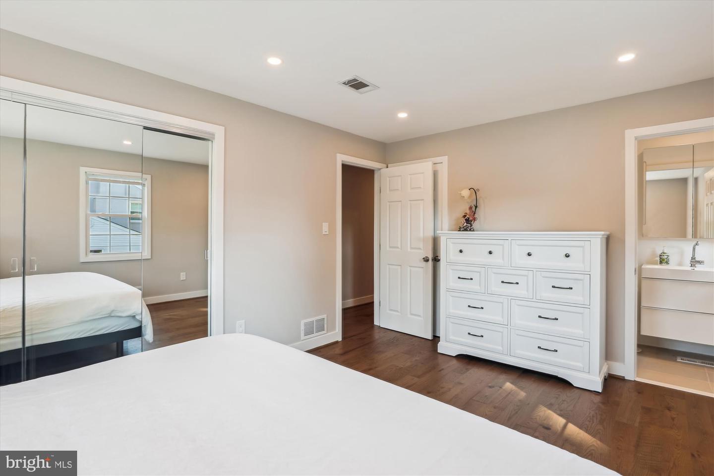 101 OAKMONT CT NE, VIENNA, Virginia 22180, 6 Bedrooms Bedrooms, ,4 BathroomsBathrooms,Residential,For sale,101 OAKMONT CT NE,VAFX2238710 MLS # VAFX2238710