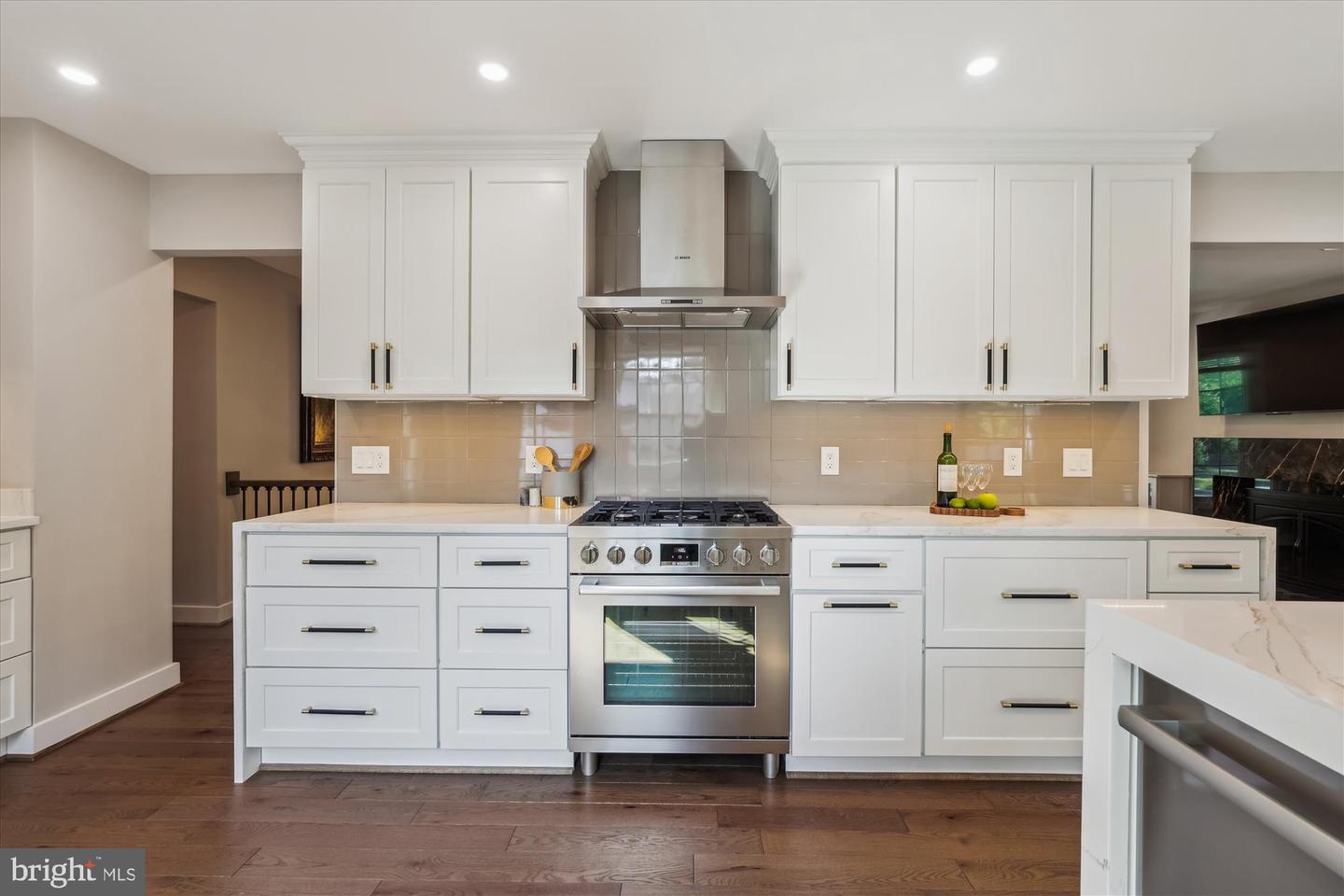 101 OAKMONT CT NE, VIENNA, Virginia 22180, 6 Bedrooms Bedrooms, ,4 BathroomsBathrooms,Residential,For sale,101 OAKMONT CT NE,VAFX2238710 MLS # VAFX2238710