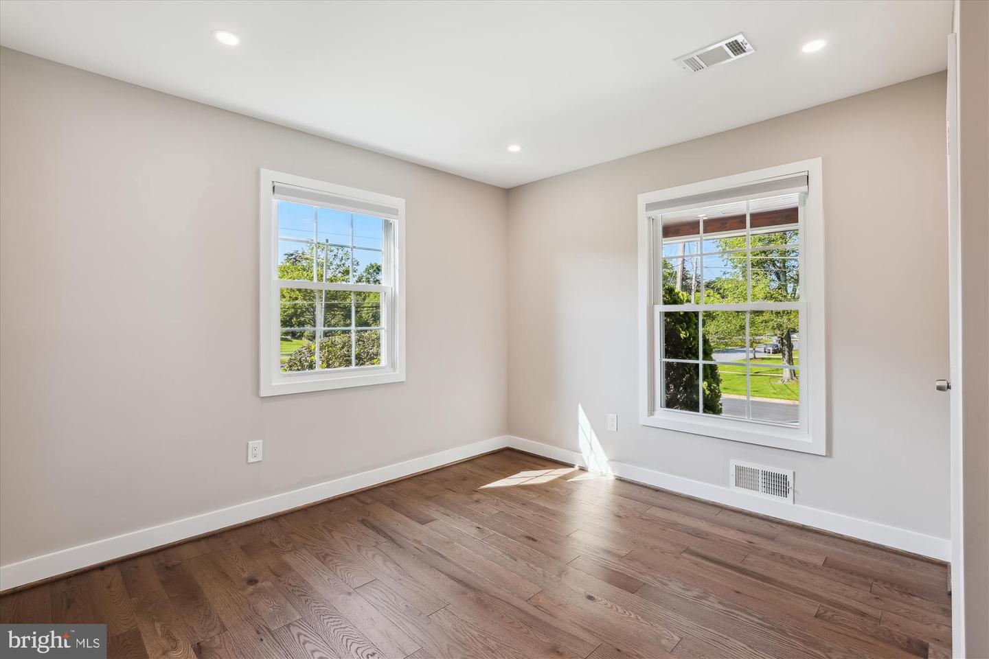 101 OAKMONT CT NE, VIENNA, Virginia 22180, 6 Bedrooms Bedrooms, ,4 BathroomsBathrooms,Residential,For sale,101 OAKMONT CT NE,VAFX2238710 MLS # VAFX2238710