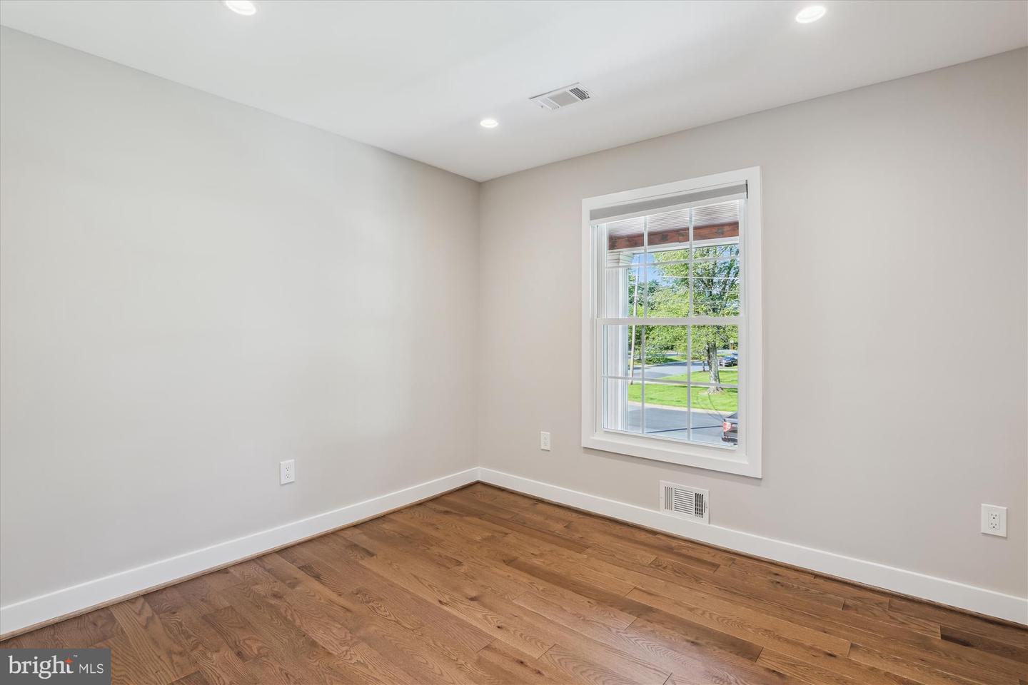 101 OAKMONT CT NE, VIENNA, Virginia 22180, 6 Bedrooms Bedrooms, ,4 BathroomsBathrooms,Residential,For sale,101 OAKMONT CT NE,VAFX2238710 MLS # VAFX2238710