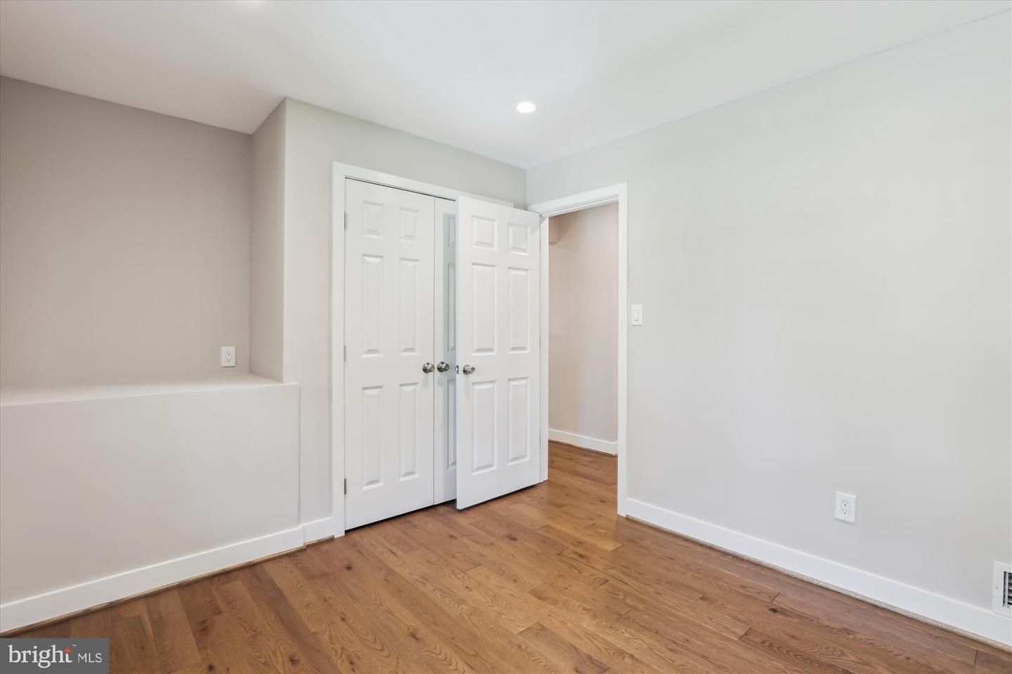 101 OAKMONT CT NE, VIENNA, Virginia 22180, 6 Bedrooms Bedrooms, ,4 BathroomsBathrooms,Residential,For sale,101 OAKMONT CT NE,VAFX2238710 MLS # VAFX2238710