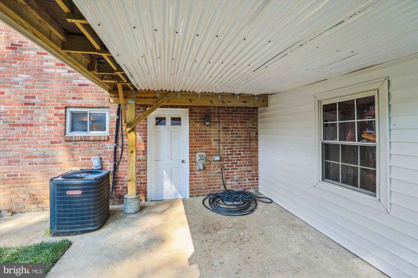 101 OAKMONT CT NE, VIENNA, Virginia 22180, 6 Bedrooms Bedrooms, ,4 BathroomsBathrooms,Residential,For sale,101 OAKMONT CT NE,VAFX2238710 MLS # VAFX2238710