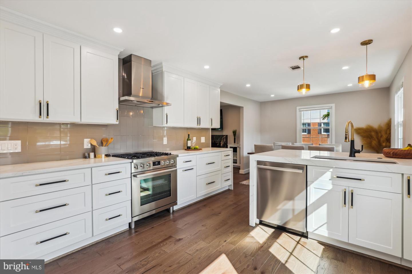 101 OAKMONT CT NE, VIENNA, Virginia 22180, 6 Bedrooms Bedrooms, ,4 BathroomsBathrooms,Residential,For sale,101 OAKMONT CT NE,VAFX2238710 MLS # VAFX2238710