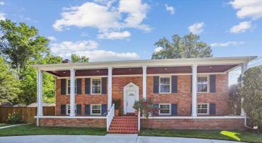 101 OAKMONT CT NE, VIENNA, Virginia 22180, 6 Bedrooms Bedrooms, ,4 BathroomsBathrooms,Residential,For sale,101 OAKMONT CT NE,VAFX2238710 MLS # VAFX2238710