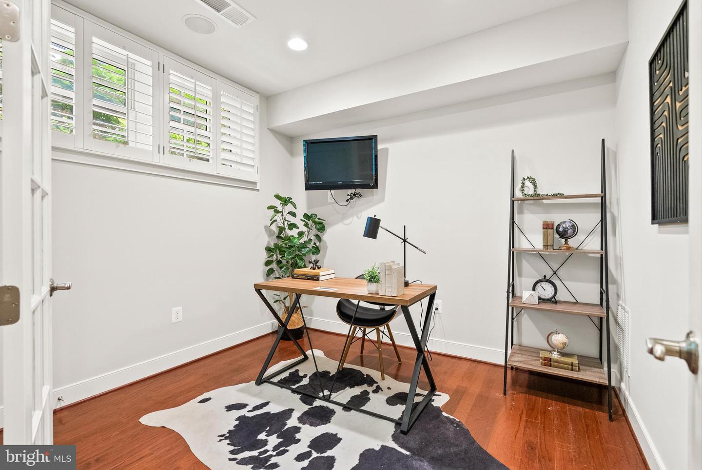 4452 1/2 MACARTHUR BLVD NW, WASHINGTON, District Of Columbia 20007, 4 Bedrooms Bedrooms, ,3 BathroomsBathrooms,Residential,For sale,4452 1/2 MACARTHUR BLVD NW,DCDC2199150 MLS # DCDC2199150