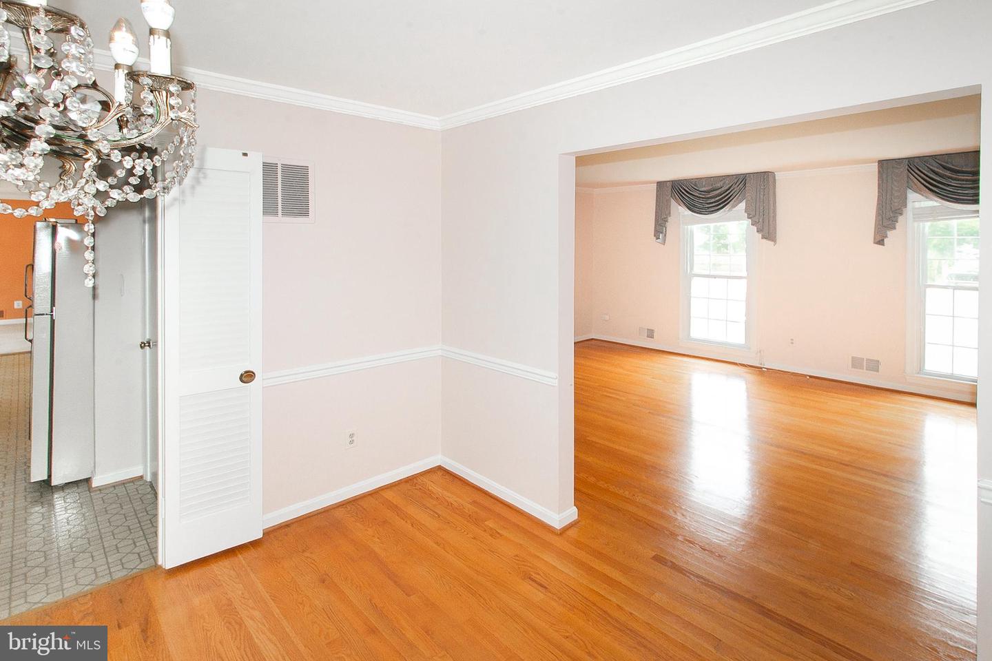 609 KEARNEY CT SW, VIENNA, Virginia 22180, 5 Bedrooms Bedrooms, ,2 BathroomsBathrooms,Residential,For sale,609 KEARNEY CT SW,VAFX2238886 MLS # VAFX2238886