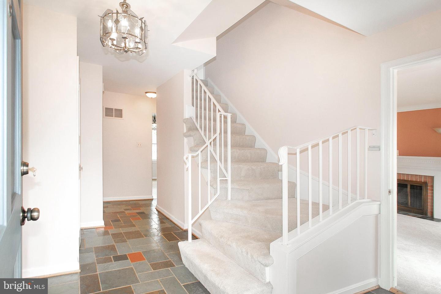 609 KEARNEY CT SW, VIENNA, Virginia 22180, 5 Bedrooms Bedrooms, ,2 BathroomsBathrooms,Residential,For sale,609 KEARNEY CT SW,VAFX2238886 MLS # VAFX2238886