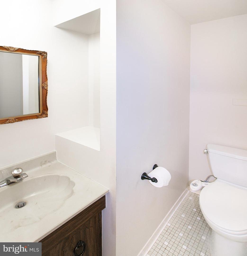 609 KEARNEY CT SW, VIENNA, Virginia 22180, 5 Bedrooms Bedrooms, ,2 BathroomsBathrooms,Residential,For sale,609 KEARNEY CT SW,VAFX2238886 MLS # VAFX2238886