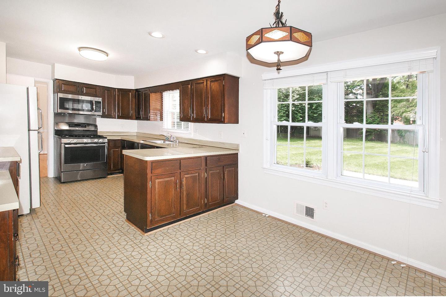 609 KEARNEY CT SW, VIENNA, Virginia 22180, 5 Bedrooms Bedrooms, ,2 BathroomsBathrooms,Residential,For sale,609 KEARNEY CT SW,VAFX2238886 MLS # VAFX2238886