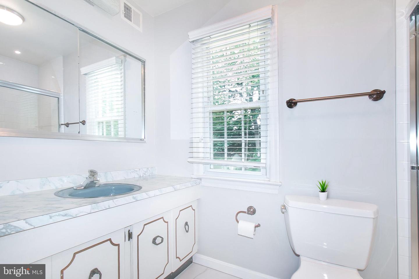 609 KEARNEY CT SW, VIENNA, Virginia 22180, 5 Bedrooms Bedrooms, ,2 BathroomsBathrooms,Residential,For sale,609 KEARNEY CT SW,VAFX2238886 MLS # VAFX2238886