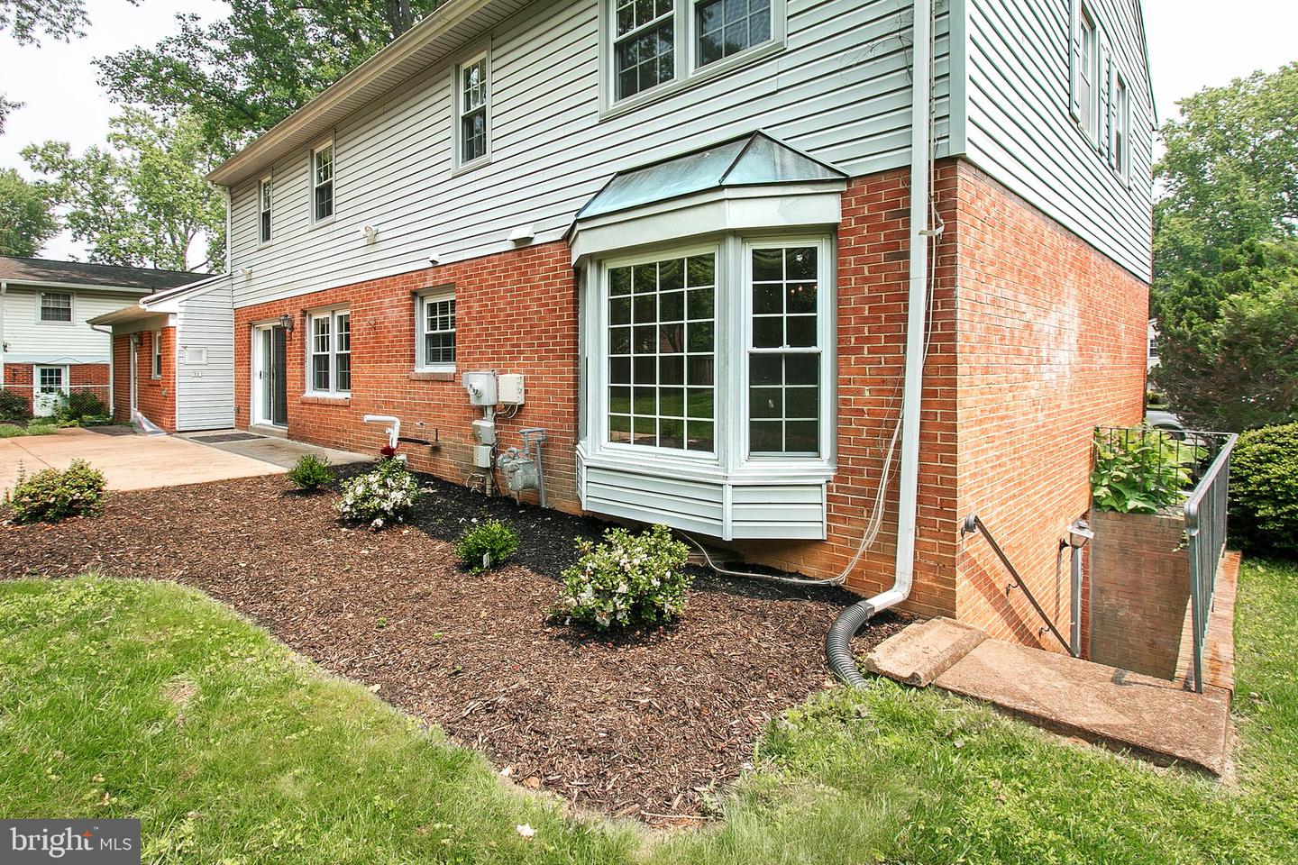 609 KEARNEY CT SW, VIENNA, Virginia 22180, 5 Bedrooms Bedrooms, ,2 BathroomsBathrooms,Residential,For sale,609 KEARNEY CT SW,VAFX2238886 MLS # VAFX2238886