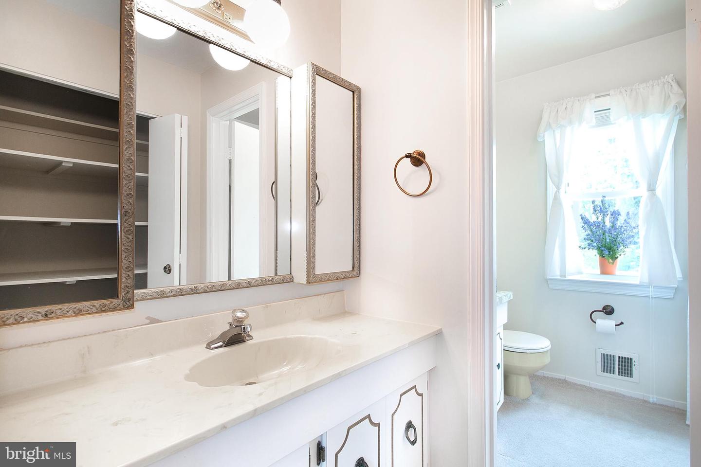 609 KEARNEY CT SW, VIENNA, Virginia 22180, 5 Bedrooms Bedrooms, ,2 BathroomsBathrooms,Residential,For sale,609 KEARNEY CT SW,VAFX2238886 MLS # VAFX2238886