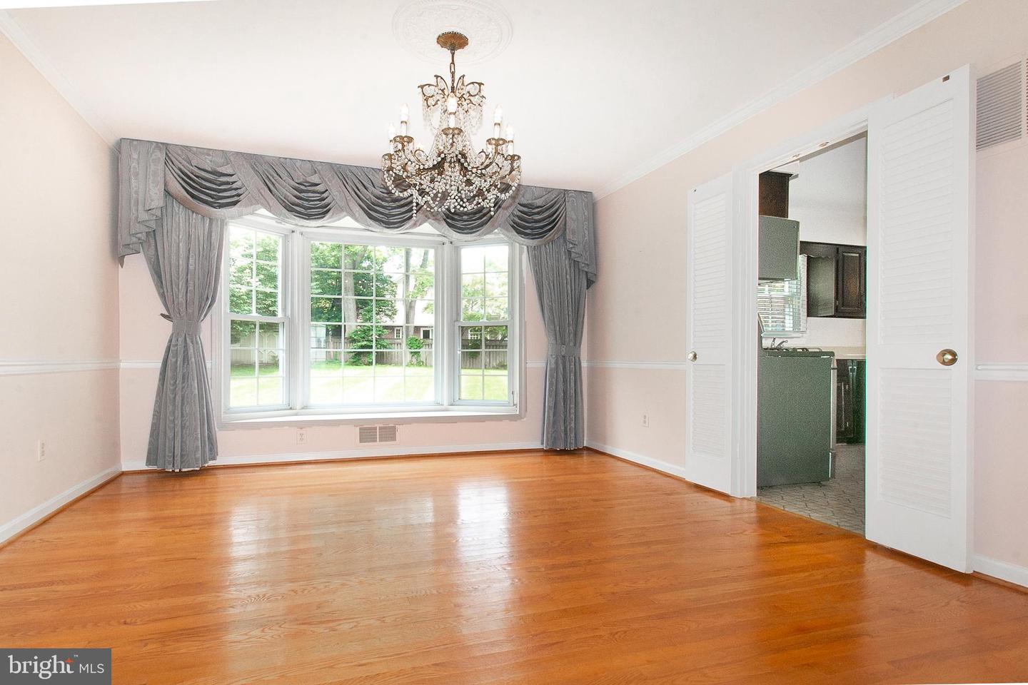 609 KEARNEY CT SW, VIENNA, Virginia 22180, 5 Bedrooms Bedrooms, ,2 BathroomsBathrooms,Residential,For sale,609 KEARNEY CT SW,VAFX2238886 MLS # VAFX2238886