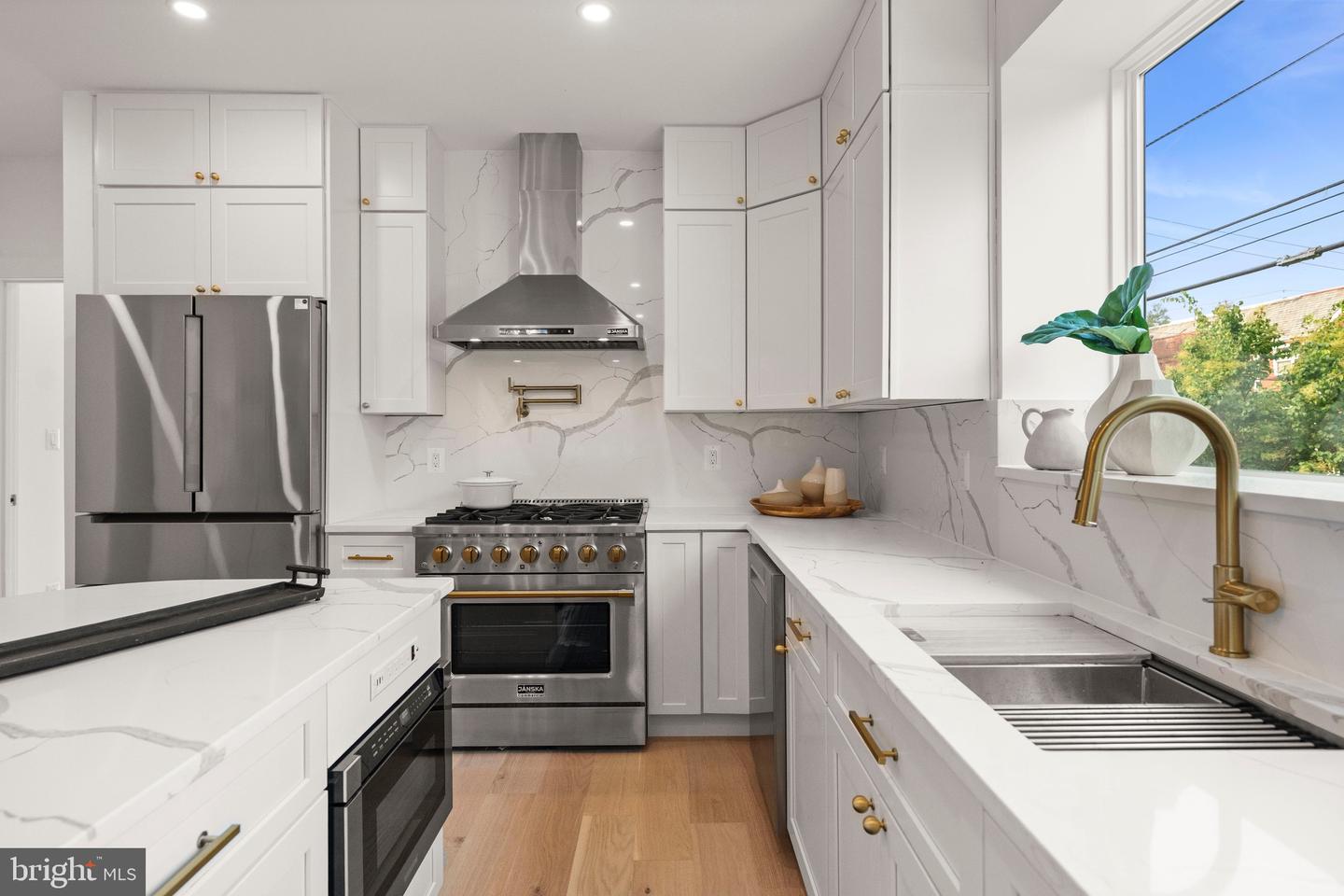 401 DECATUR ST NW, WASHINGTON, District Of Columbia 20011, 6 Bedrooms Bedrooms, ,4 BathroomsBathrooms,Residential,For sale,401 DECATUR ST NW,DCDC2199318 MLS # DCDC2199318