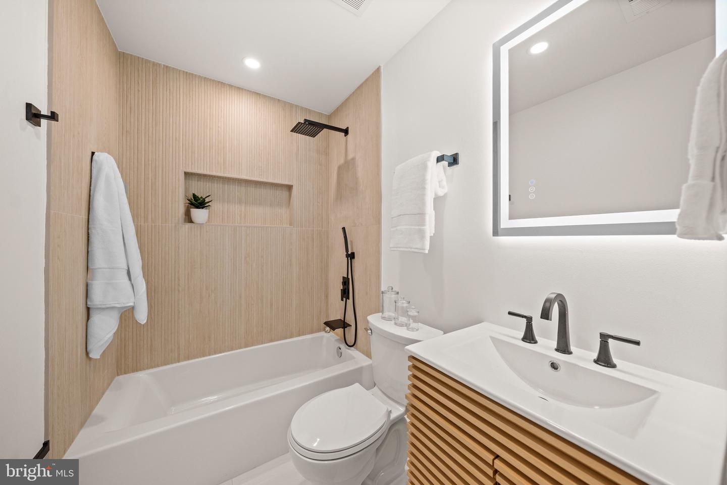 401 DECATUR ST NW, WASHINGTON, District Of Columbia 20011, 6 Bedrooms Bedrooms, ,4 BathroomsBathrooms,Residential,For sale,401 DECATUR ST NW,DCDC2199318 MLS # DCDC2199318