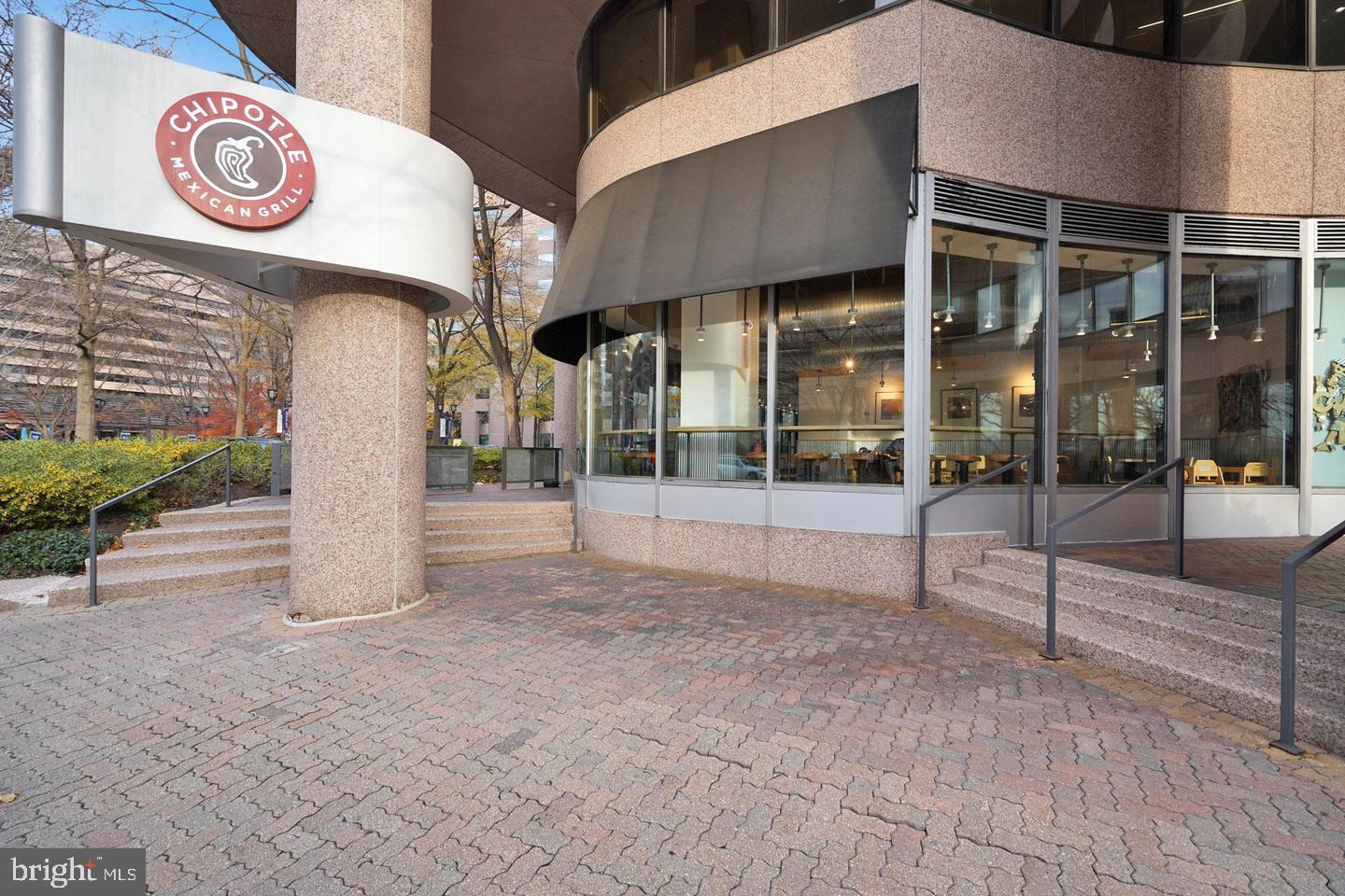 1805 CRYSTAL DR #301S, ARLINGTON, Virginia 22202, 2 Bedrooms Bedrooms, ,1 BathroomBathrooms,Residential,For sale,1805 CRYSTAL DR #301S,VAAR2057148 MLS # VAAR2057148