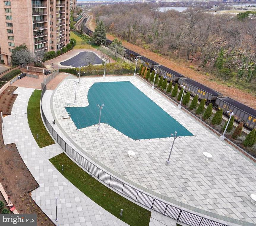 1805 CRYSTAL DR #301S, ARLINGTON, Virginia 22202, 2 Bedrooms Bedrooms, ,1 BathroomBathrooms,Residential,For sale,1805 CRYSTAL DR #301S,VAAR2057148 MLS # VAAR2057148