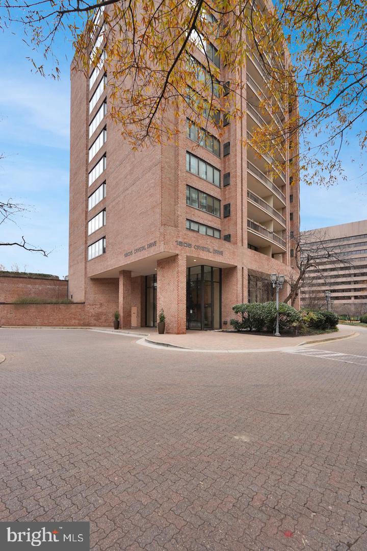 1805 CRYSTAL DR #301S, ARLINGTON, Virginia 22202, 2 Bedrooms Bedrooms, ,1 BathroomBathrooms,Residential,For sale,1805 CRYSTAL DR #301S,VAAR2057148 MLS # VAAR2057148