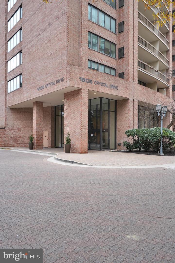1805 CRYSTAL DR #301S, ARLINGTON, Virginia 22202, 2 Bedrooms Bedrooms, ,1 BathroomBathrooms,Residential,For sale,1805 CRYSTAL DR #301S,VAAR2057148 MLS # VAAR2057148