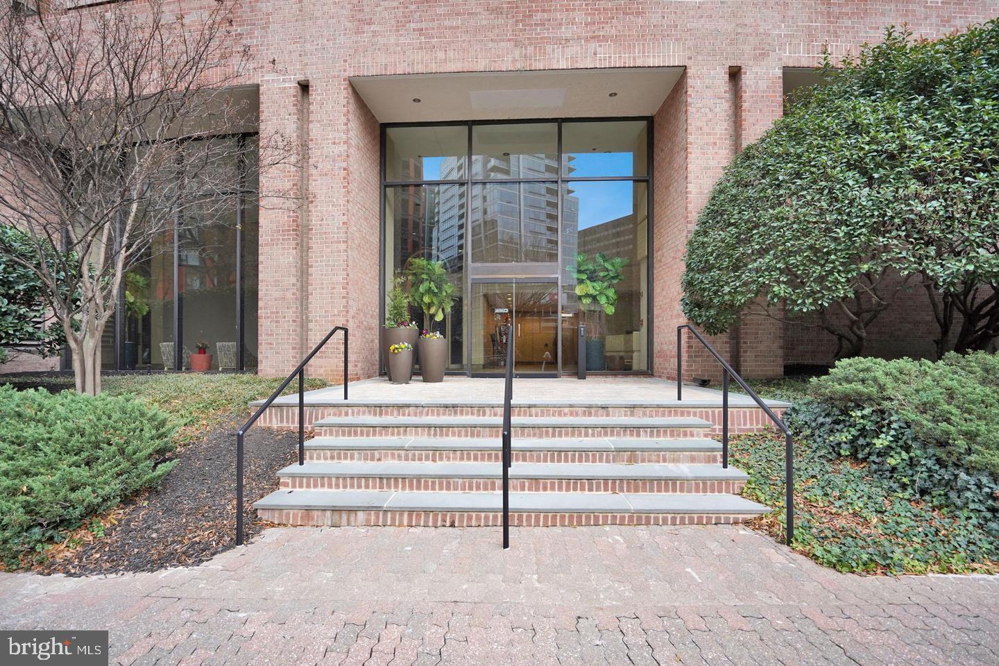1805 CRYSTAL DR #301S, ARLINGTON, Virginia 22202, 2 Bedrooms Bedrooms, ,1 BathroomBathrooms,Residential,For sale,1805 CRYSTAL DR #301S,VAAR2057148 MLS # VAAR2057148