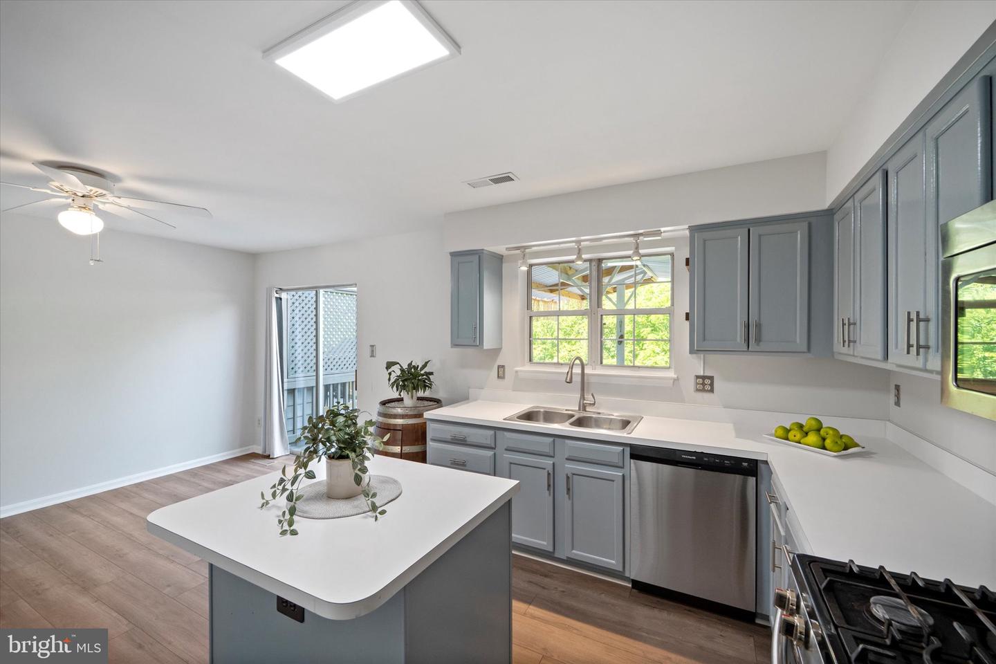 146 CONNERY TER SW, LEESBURG, Virginia 20175, 4 Bedrooms Bedrooms, ,3 BathroomsBathrooms,Residential,For sale,146 CONNERY TER SW,VALO2095894 MLS # VALO2095894