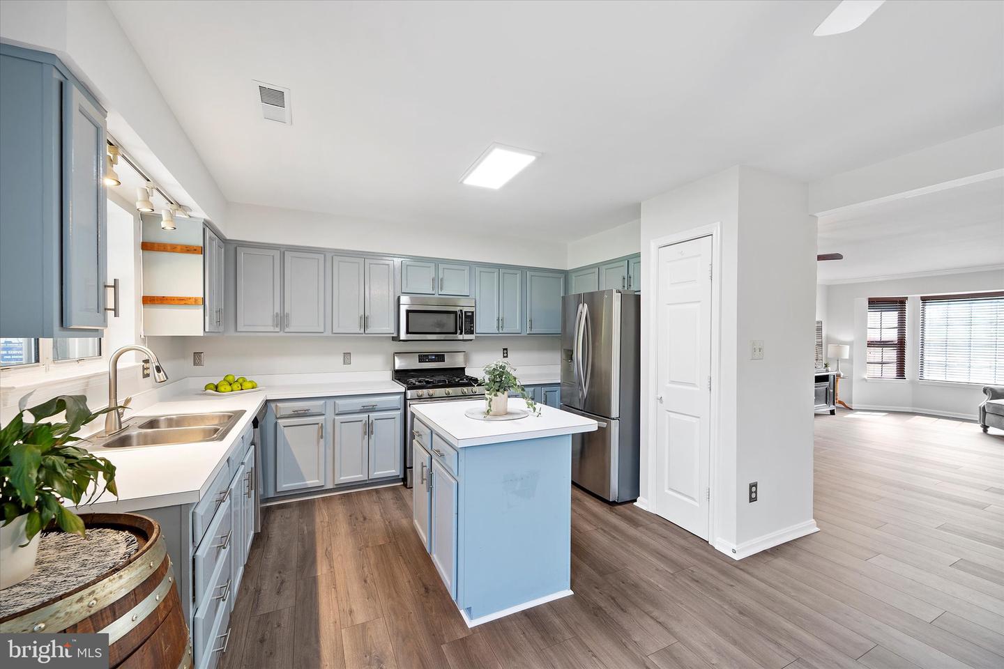 146 CONNERY TER SW, LEESBURG, Virginia 20175, 4 Bedrooms Bedrooms, ,3 BathroomsBathrooms,Residential,For sale,146 CONNERY TER SW,VALO2095894 MLS # VALO2095894