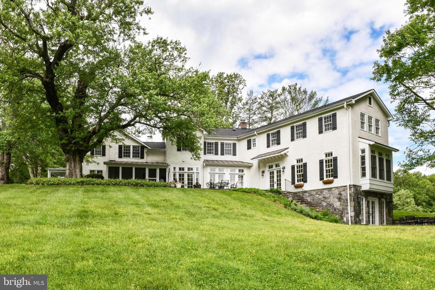 1435 HUNTER VIEW FARMS, VIENNA, Virginia 22182, 5 Bedrooms Bedrooms, ,4 BathroomsBathrooms,Residential,For sale,1435 HUNTER VIEW FARMS,VAFX2239700 MLS # VAFX2239700