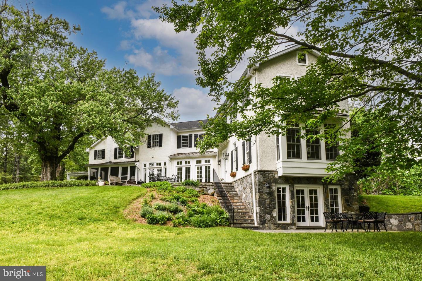 1435 HUNTER VIEW FARMS, VIENNA, Virginia 22182, 5 Bedrooms Bedrooms, ,4 BathroomsBathrooms,Residential,For sale,1435 HUNTER VIEW FARMS,VAFX2239700 MLS # VAFX2239700