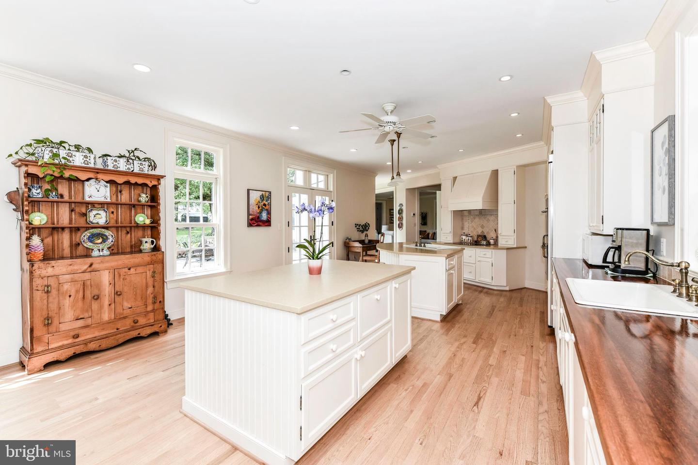 1435 HUNTER VIEW FARMS, VIENNA, Virginia 22182, 5 Bedrooms Bedrooms, ,4 BathroomsBathrooms,Residential,For sale,1435 HUNTER VIEW FARMS,VAFX2239700 MLS # VAFX2239700