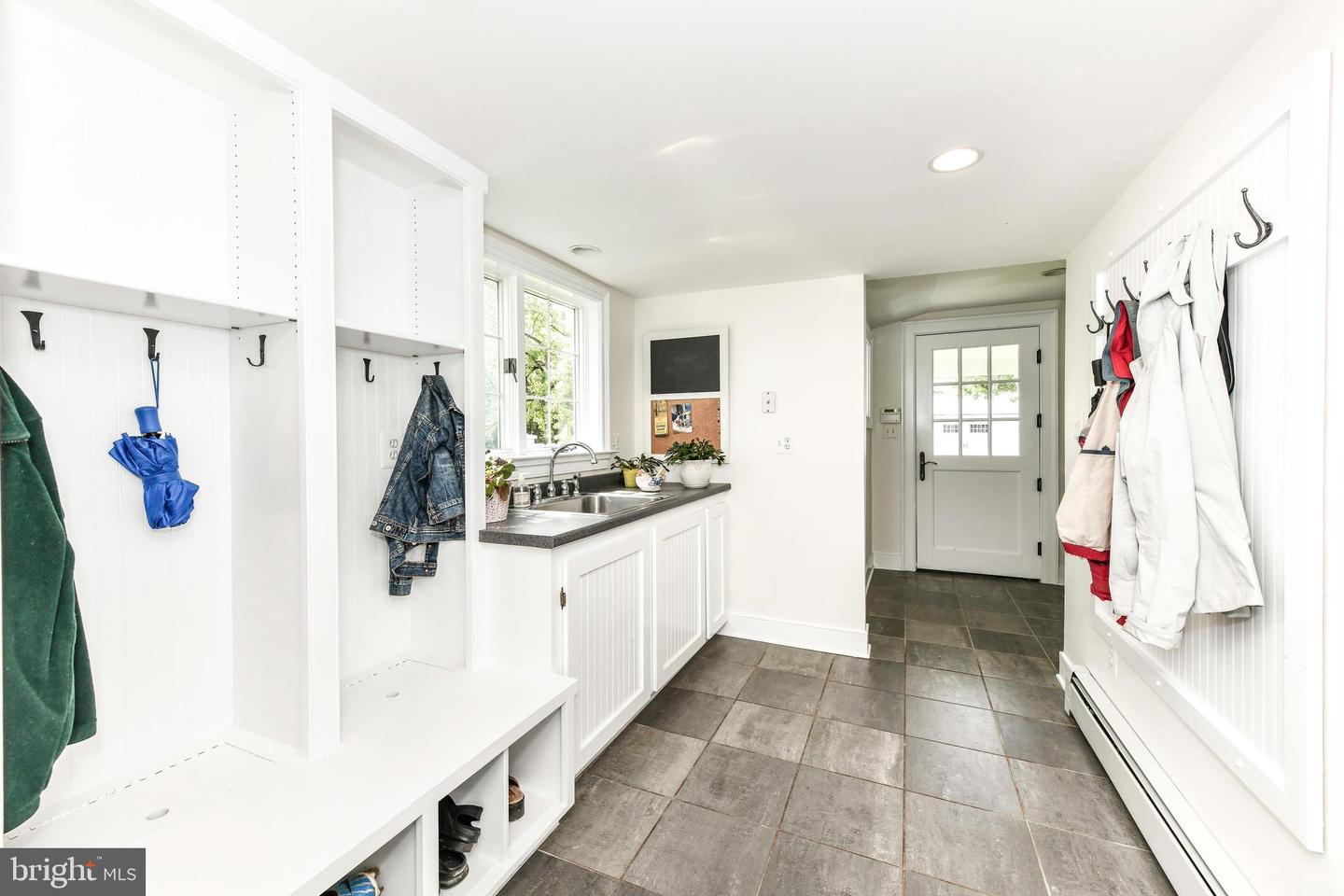 1435 HUNTER VIEW FARMS, VIENNA, Virginia 22182, 5 Bedrooms Bedrooms, ,4 BathroomsBathrooms,Residential,For sale,1435 HUNTER VIEW FARMS,VAFX2239700 MLS # VAFX2239700