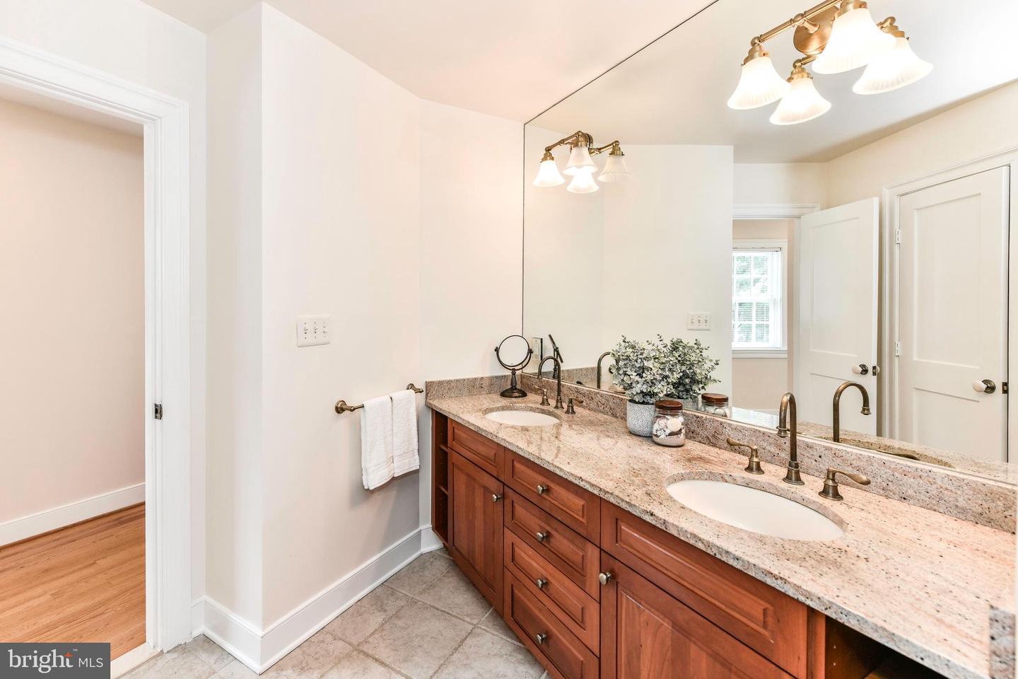 1435 HUNTER VIEW FARMS, VIENNA, Virginia 22182, 5 Bedrooms Bedrooms, ,4 BathroomsBathrooms,Residential,For sale,1435 HUNTER VIEW FARMS,VAFX2239700 MLS # VAFX2239700