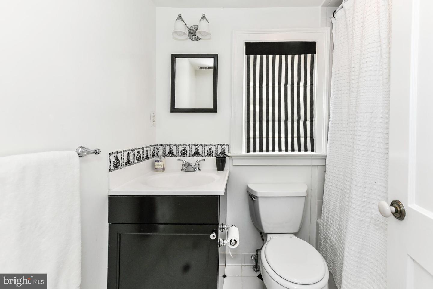 1435 HUNTER VIEW FARMS, VIENNA, Virginia 22182, 5 Bedrooms Bedrooms, ,4 BathroomsBathrooms,Residential,For sale,1435 HUNTER VIEW FARMS,VAFX2239700 MLS # VAFX2239700