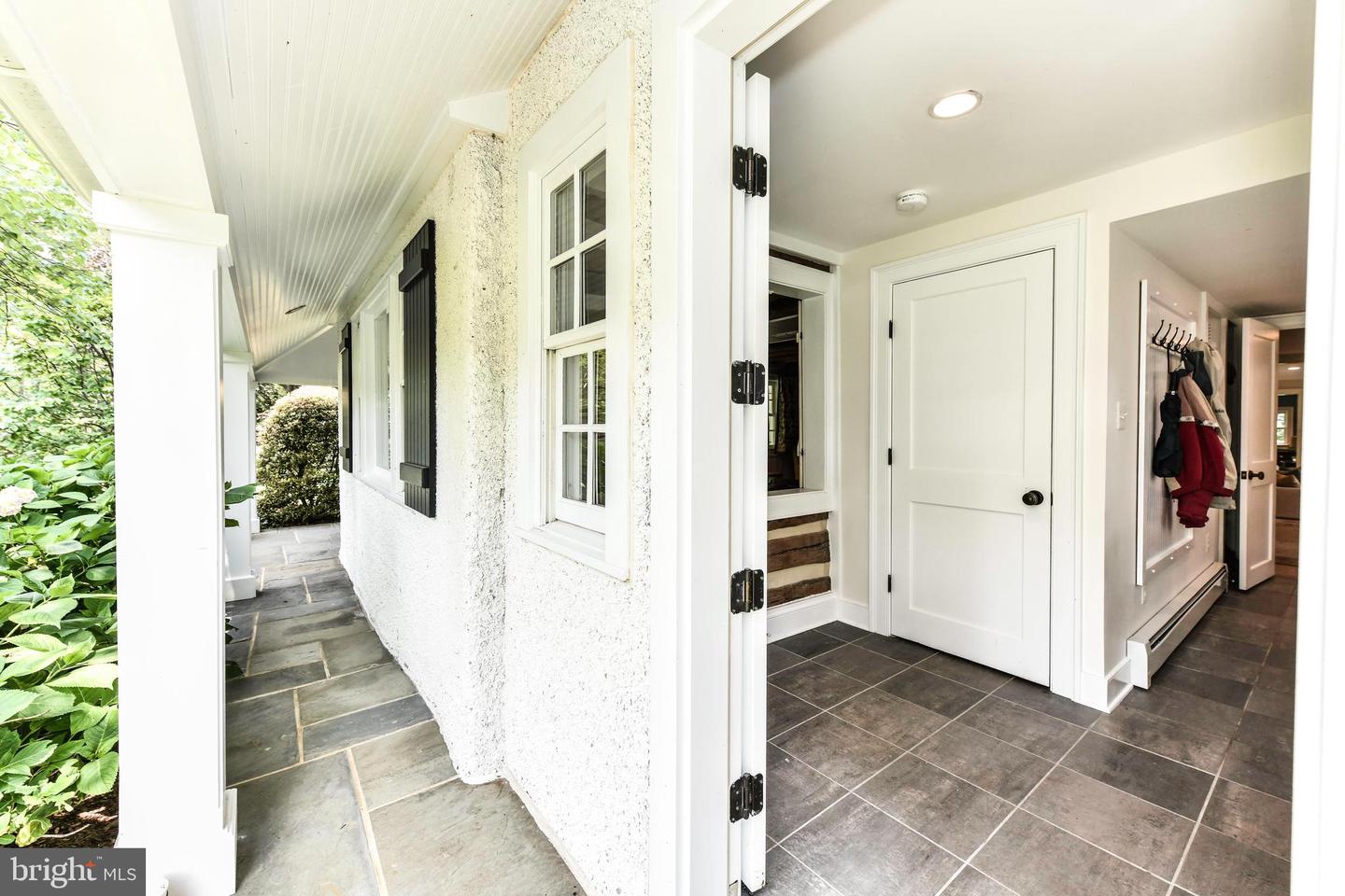 1435 HUNTER VIEW FARMS, VIENNA, Virginia 22182, 5 Bedrooms Bedrooms, ,4 BathroomsBathrooms,Residential,For sale,1435 HUNTER VIEW FARMS,VAFX2239700 MLS # VAFX2239700