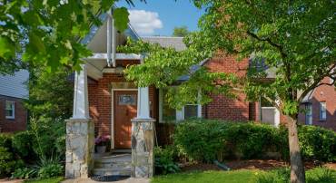906 PARK AVE, FALLS CHURCH, Virginia 22046, 3 Bedrooms Bedrooms, ,2 BathroomsBathrooms,Residential,For sale,906 PARK AVE,VAFA2002990 MLS # VAFA2002990