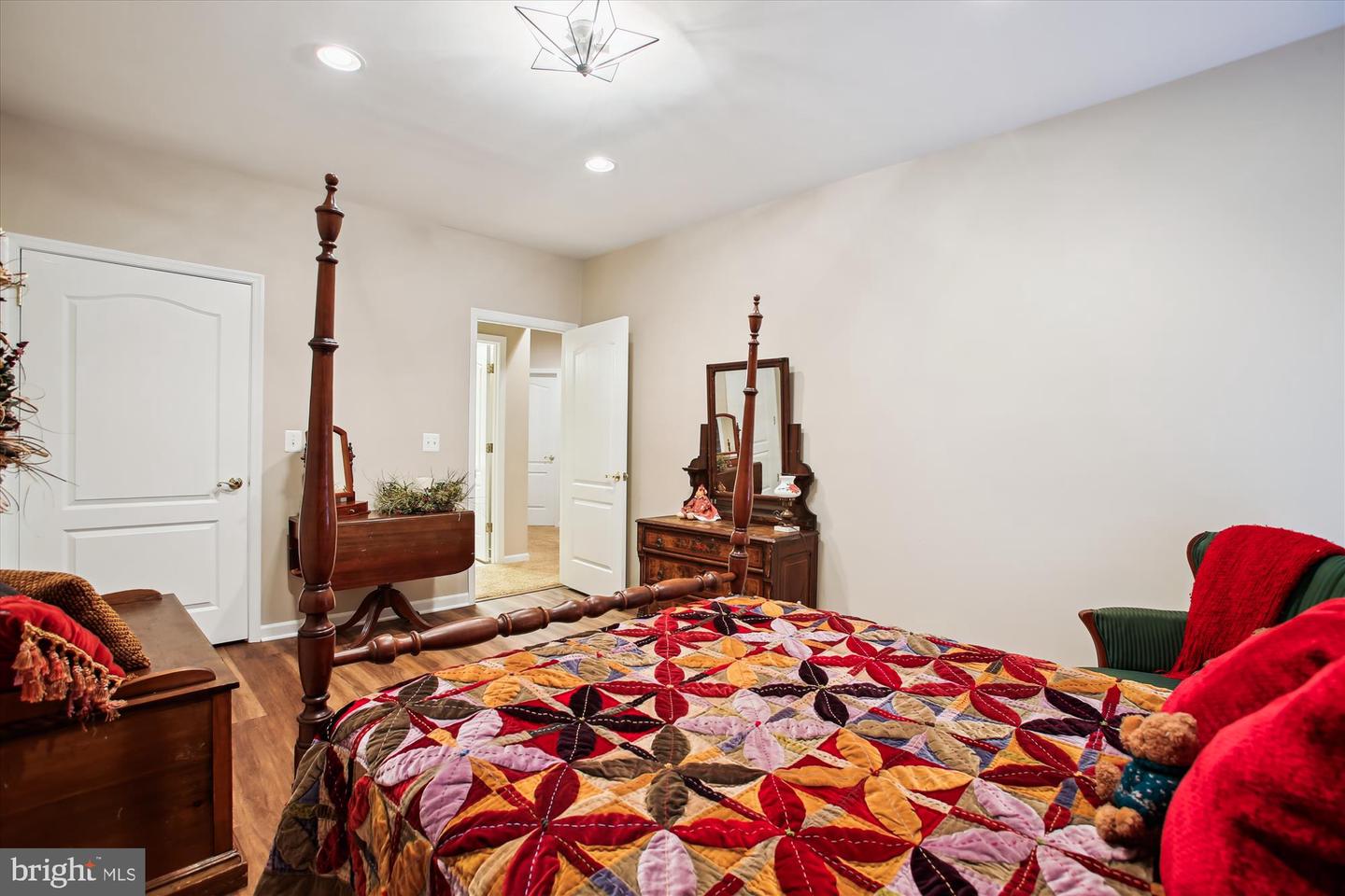 7710 HUNTSMAN BLVD, SPRINGFIELD, Virginia 22153, 6 Bedrooms Bedrooms, ,5 BathroomsBathrooms,Residential,For sale,7710 HUNTSMAN BLVD,VAFX2240926 MLS # VAFX2240926