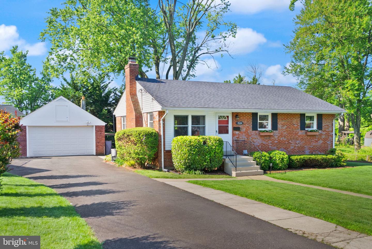 7019 STRATHMORE ST, FALLS CHURCH, Virginia 22042, 4 Bedrooms Bedrooms, ,2 BathroomsBathrooms,Residential,For sale,7019 STRATHMORE ST,VAFX2240944 MLS # VAFX2240944