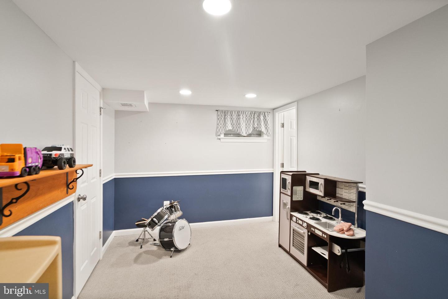 7019 STRATHMORE ST, FALLS CHURCH, Virginia 22042, 4 Bedrooms Bedrooms, ,2 BathroomsBathrooms,Residential,For sale,7019 STRATHMORE ST,VAFX2240944 MLS # VAFX2240944
