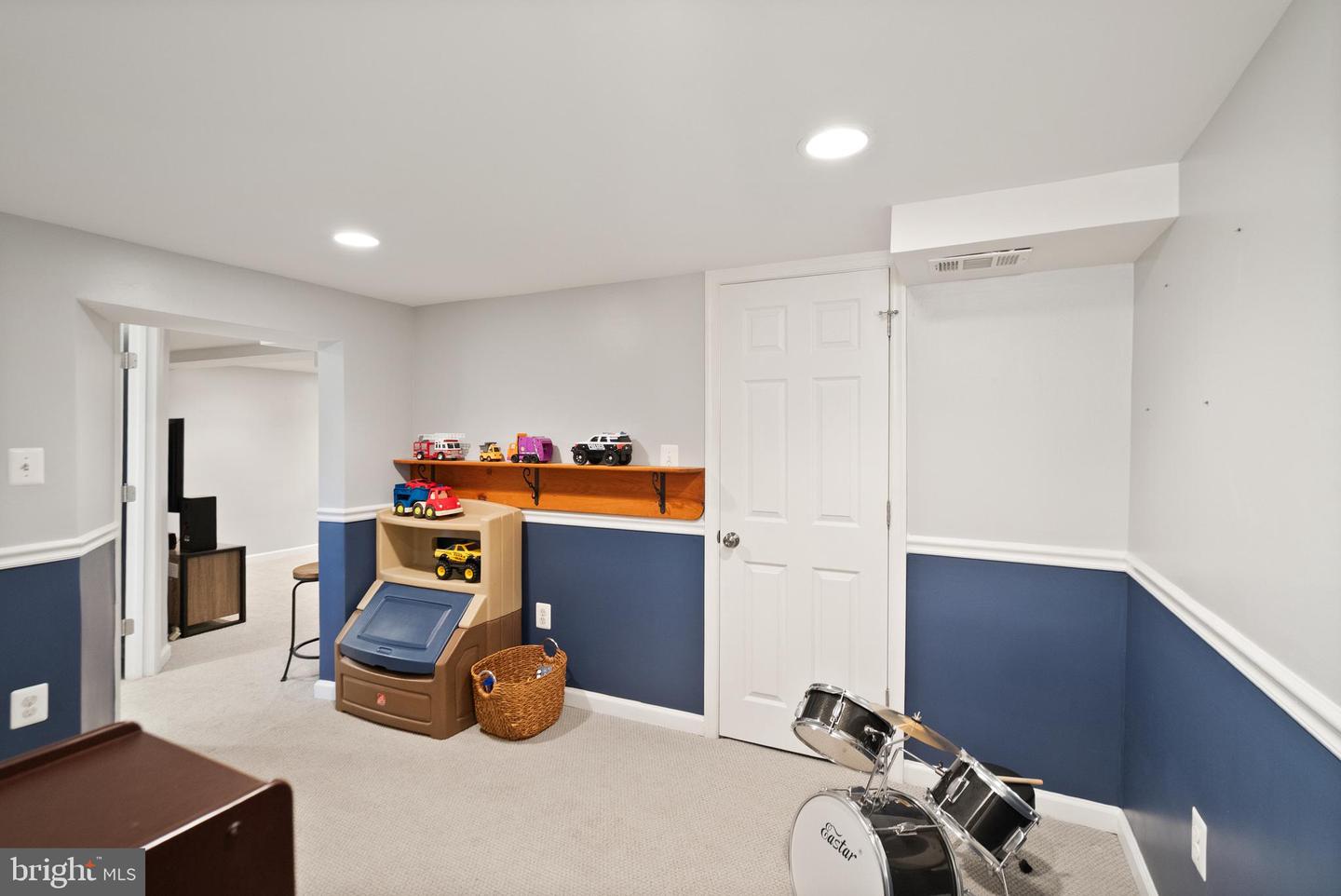 7019 STRATHMORE ST, FALLS CHURCH, Virginia 22042, 4 Bedrooms Bedrooms, ,2 BathroomsBathrooms,Residential,For sale,7019 STRATHMORE ST,VAFX2240944 MLS # VAFX2240944