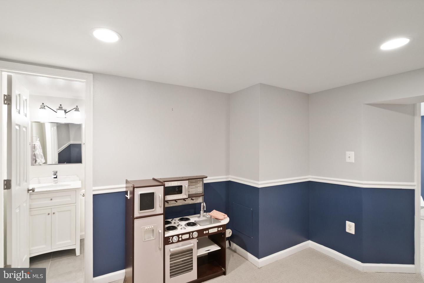 7019 STRATHMORE ST, FALLS CHURCH, Virginia 22042, 4 Bedrooms Bedrooms, ,2 BathroomsBathrooms,Residential,For sale,7019 STRATHMORE ST,VAFX2240944 MLS # VAFX2240944
