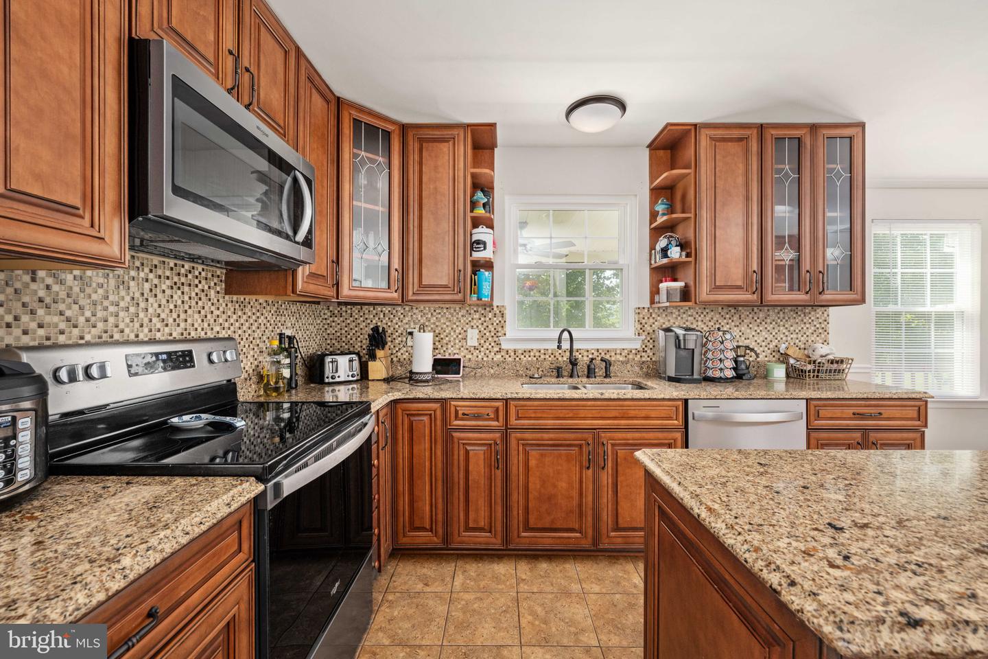 15720 BEAU RIDGE DR, WOODBRIDGE, Virginia 22193, 4 Bedrooms Bedrooms, ,2 BathroomsBathrooms,Residential,For sale,15720 BEAU RIDGE DR,VAPW2094734 MLS # VAPW2094734