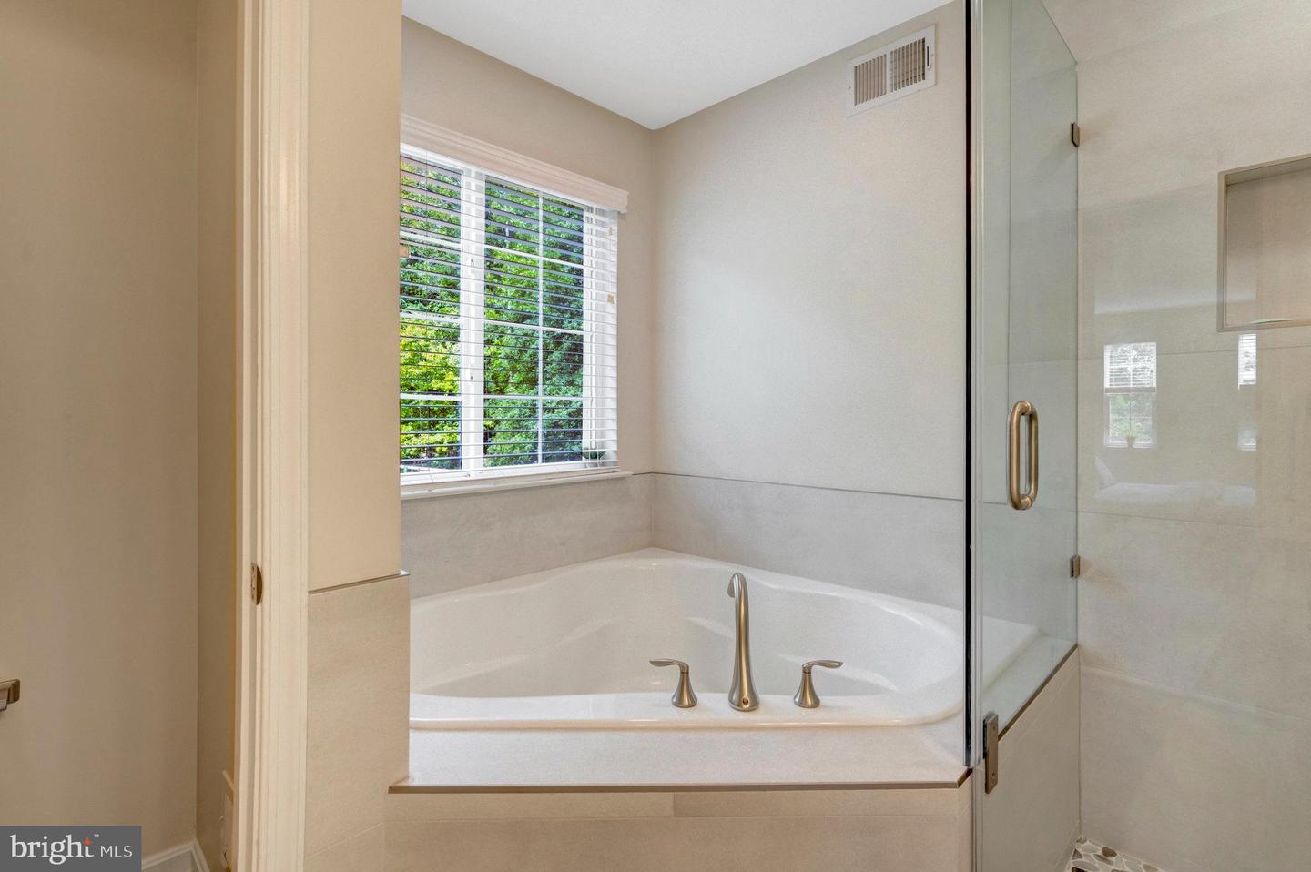3429 EAGLE RIDGE DR, WOODBRIDGE, Virginia 22191, 4 Bedrooms Bedrooms, ,3 BathroomsBathrooms,Residential,For sale,3429 EAGLE RIDGE DR,VAPW2094770 MLS # VAPW2094770