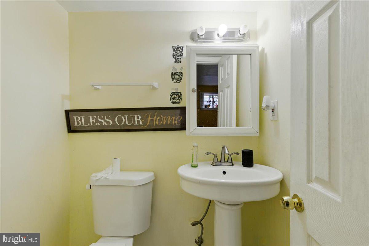 4108 WYNNWOOD DR, ANNANDALE, Virginia 22003, 6 Bedrooms Bedrooms, ,3 BathroomsBathrooms,Residential,For sale,4108 WYNNWOOD DR,VAFX2242068 MLS # VAFX2242068