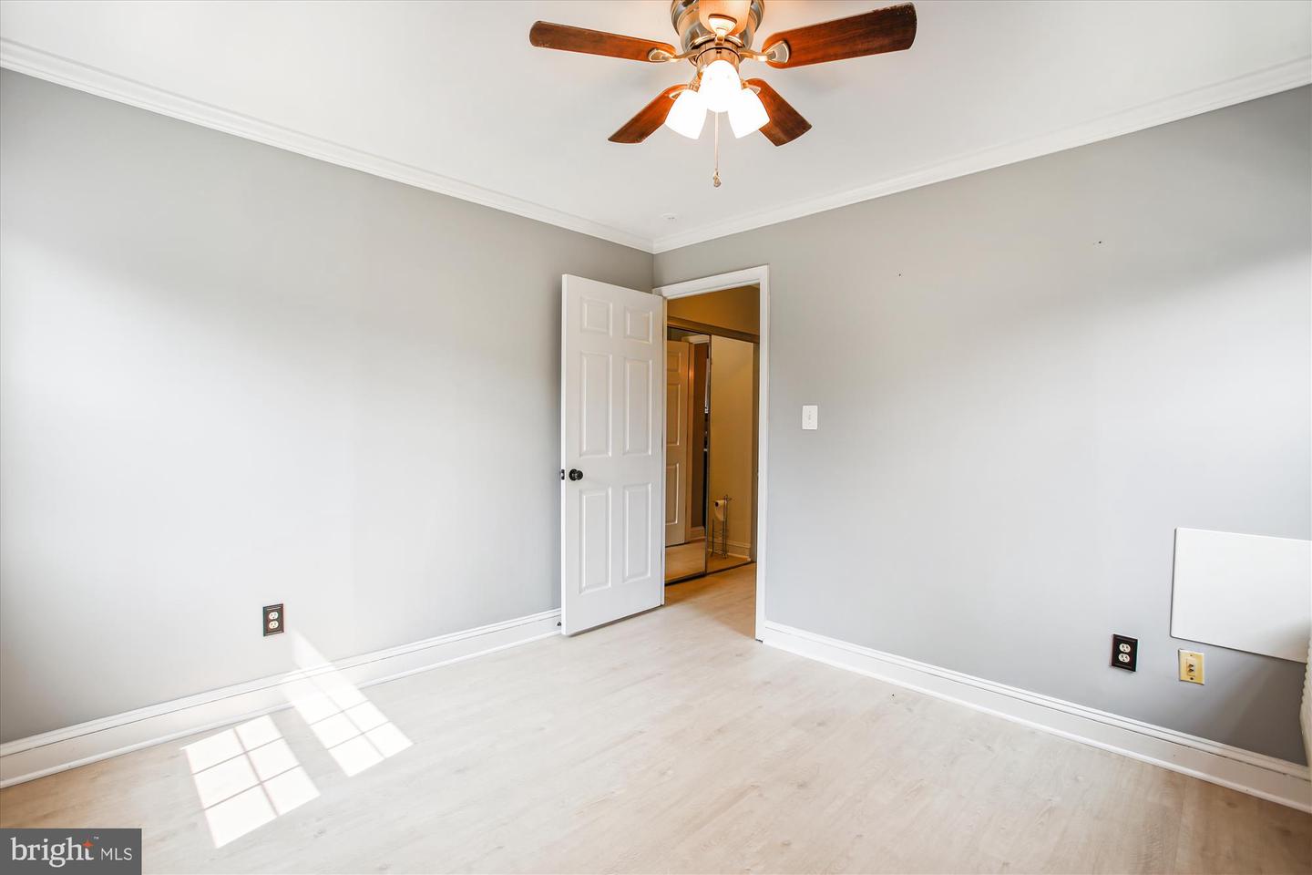 2237 FARRINGTON AVE #301, ALEXANDRIA, Virginia 22303, 1 Bedroom Bedrooms, ,1 BathroomBathrooms,Residential,For sale,2237 FARRINGTON AVE #301,VAFX2242302 MLS # VAFX2242302