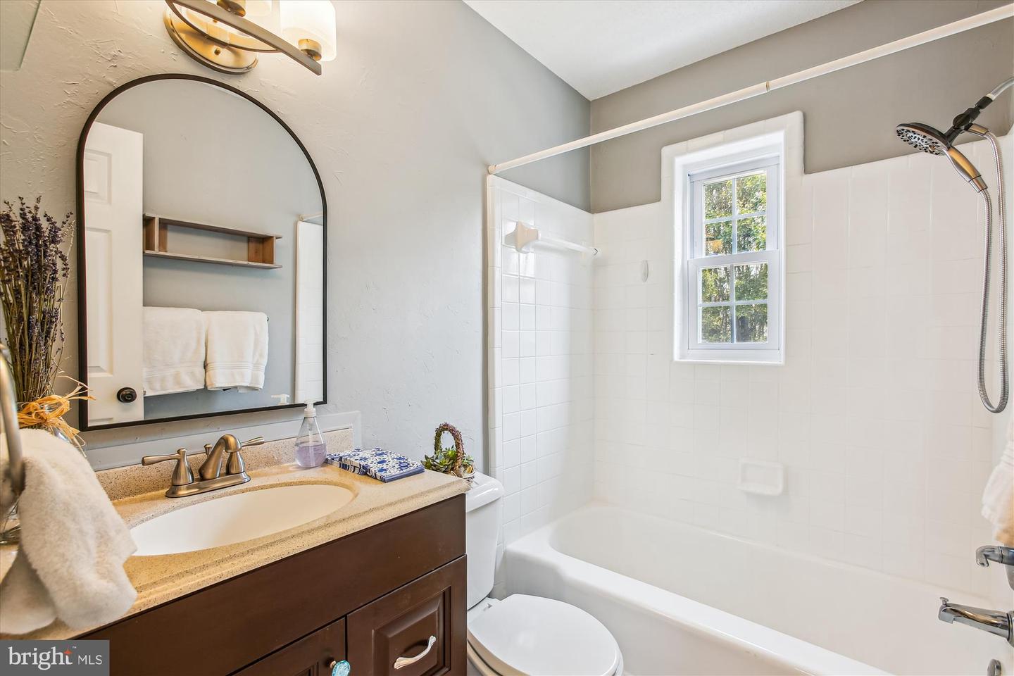 2237 FARRINGTON AVE #301, ALEXANDRIA, Virginia 22303, 1 Bedroom Bedrooms, ,1 BathroomBathrooms,Residential,For sale,2237 FARRINGTON AVE #301,VAFX2242302 MLS # VAFX2242302