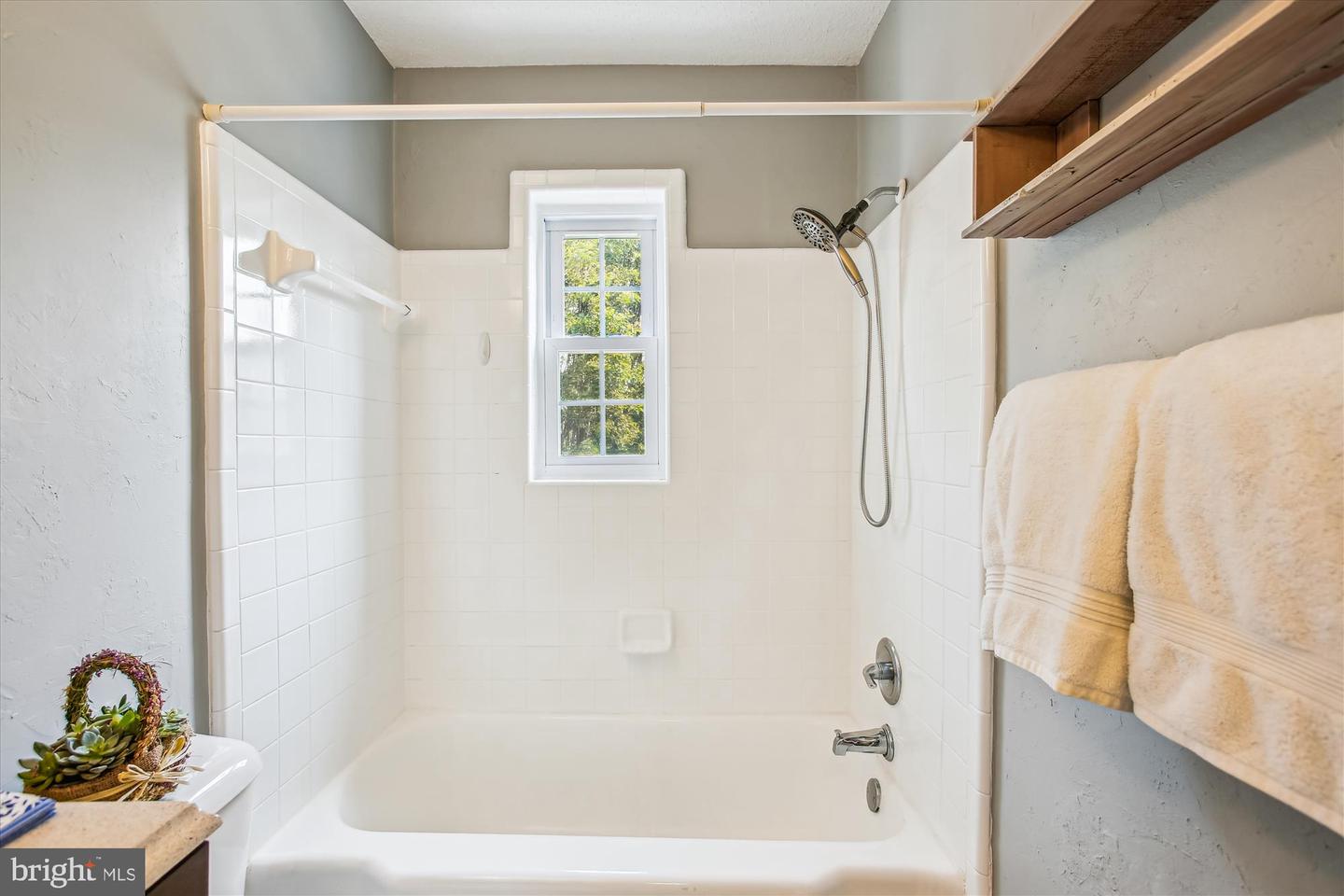 2237 FARRINGTON AVE #301, ALEXANDRIA, Virginia 22303, 1 Bedroom Bedrooms, ,1 BathroomBathrooms,Residential,For sale,2237 FARRINGTON AVE #301,VAFX2242302 MLS # VAFX2242302