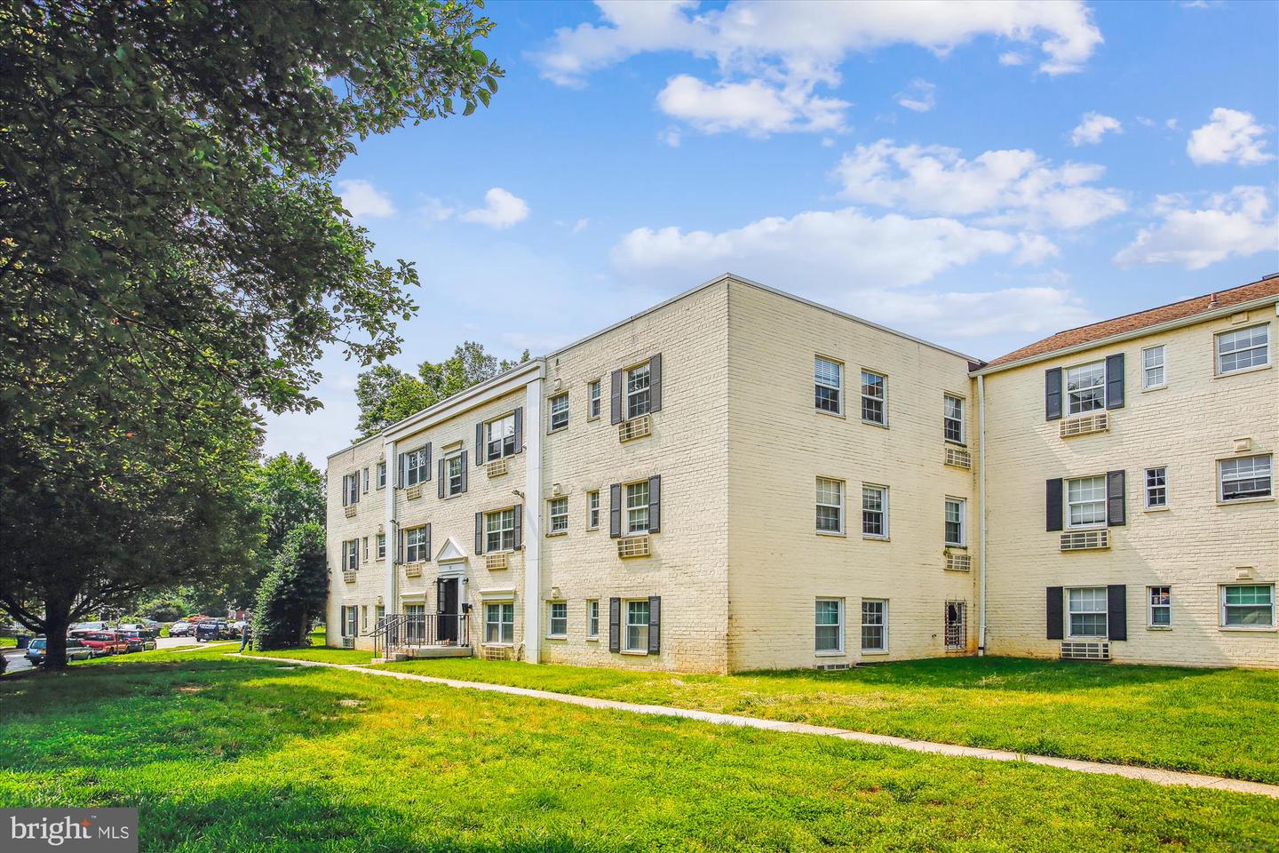 2237 FARRINGTON AVE #301, ALEXANDRIA, Virginia 22303, 1 Bedroom Bedrooms, ,1 BathroomBathrooms,Residential,For sale,2237 FARRINGTON AVE #301,VAFX2242302 MLS # VAFX2242302