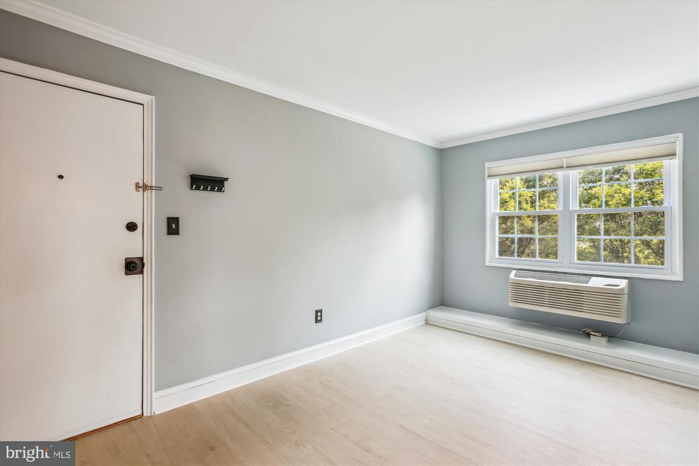 2237 FARRINGTON AVE #301, ALEXANDRIA, Virginia 22303, 1 Bedroom Bedrooms, ,1 BathroomBathrooms,Residential,For sale,2237 FARRINGTON AVE #301,VAFX2242302 MLS # VAFX2242302